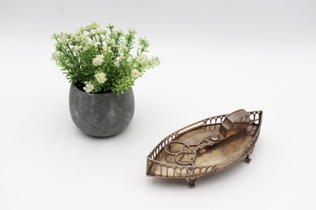 Bandeja e tesoura de morrões em prata, bandeja elíptica com gradinha e gravados